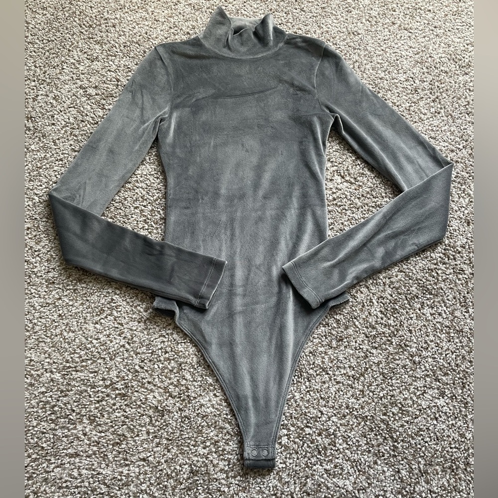 American Eagle Velour Mockneck Long-sleeve Bodysuit Gray‎ XS